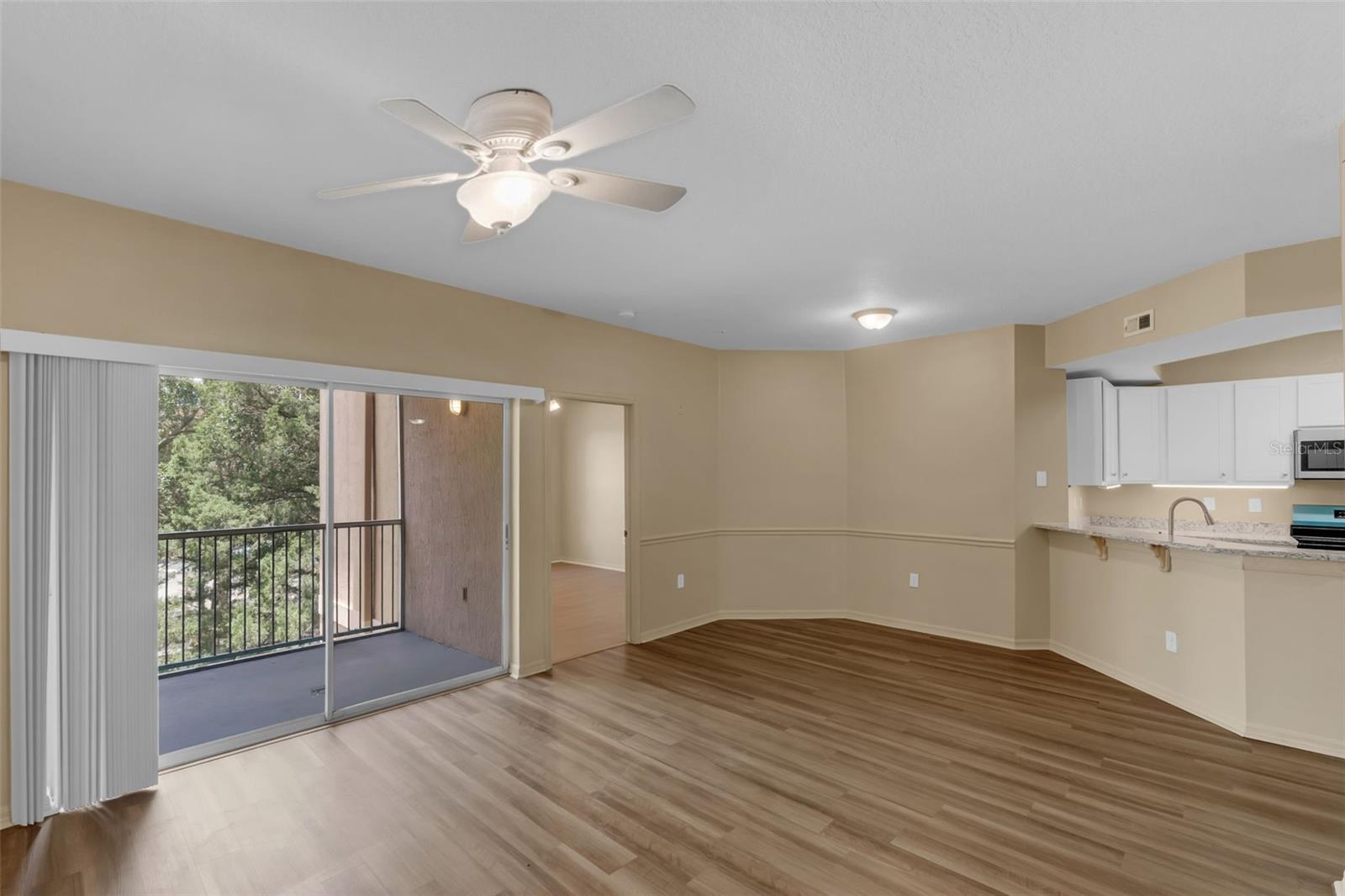Image 20 of 53 For 5512 Metrowest Boulevard 201