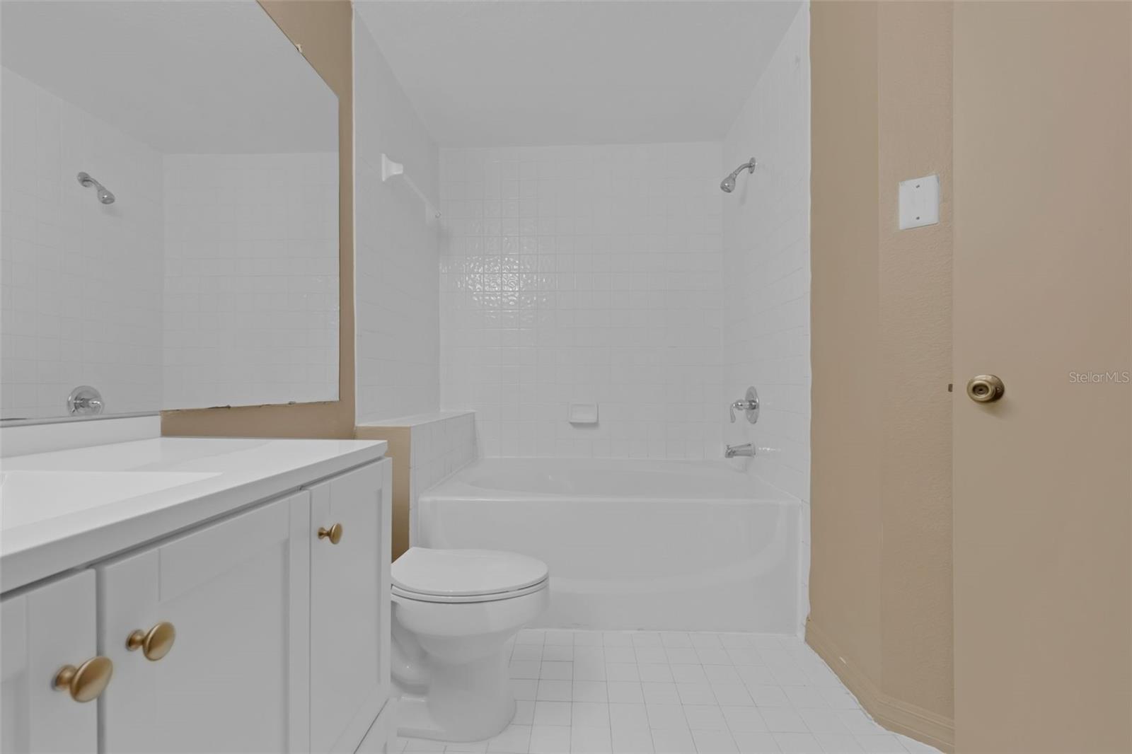 Image 23 of 53 For 5512 Metrowest Boulevard 201