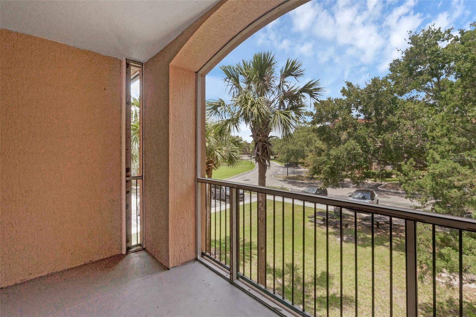 Image 3 of 53 For 5512 Metrowest Boulevard 201