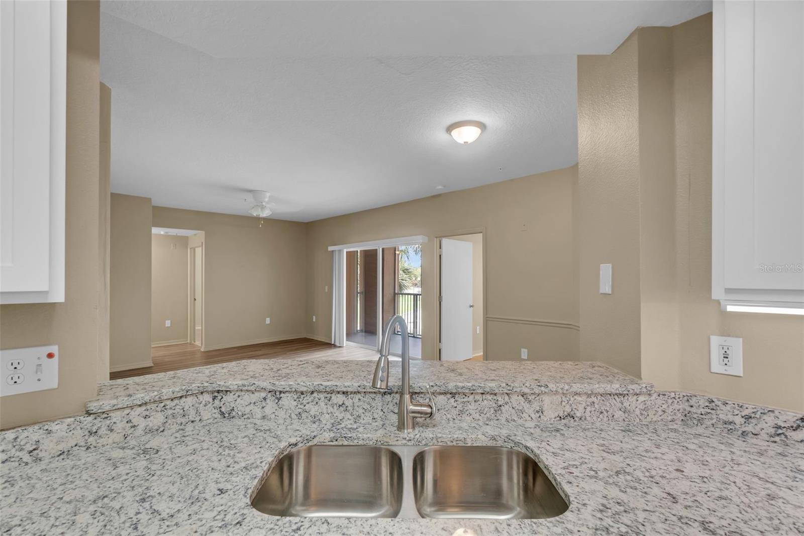 Image 7 of 53 For 5512 Metrowest Boulevard 201