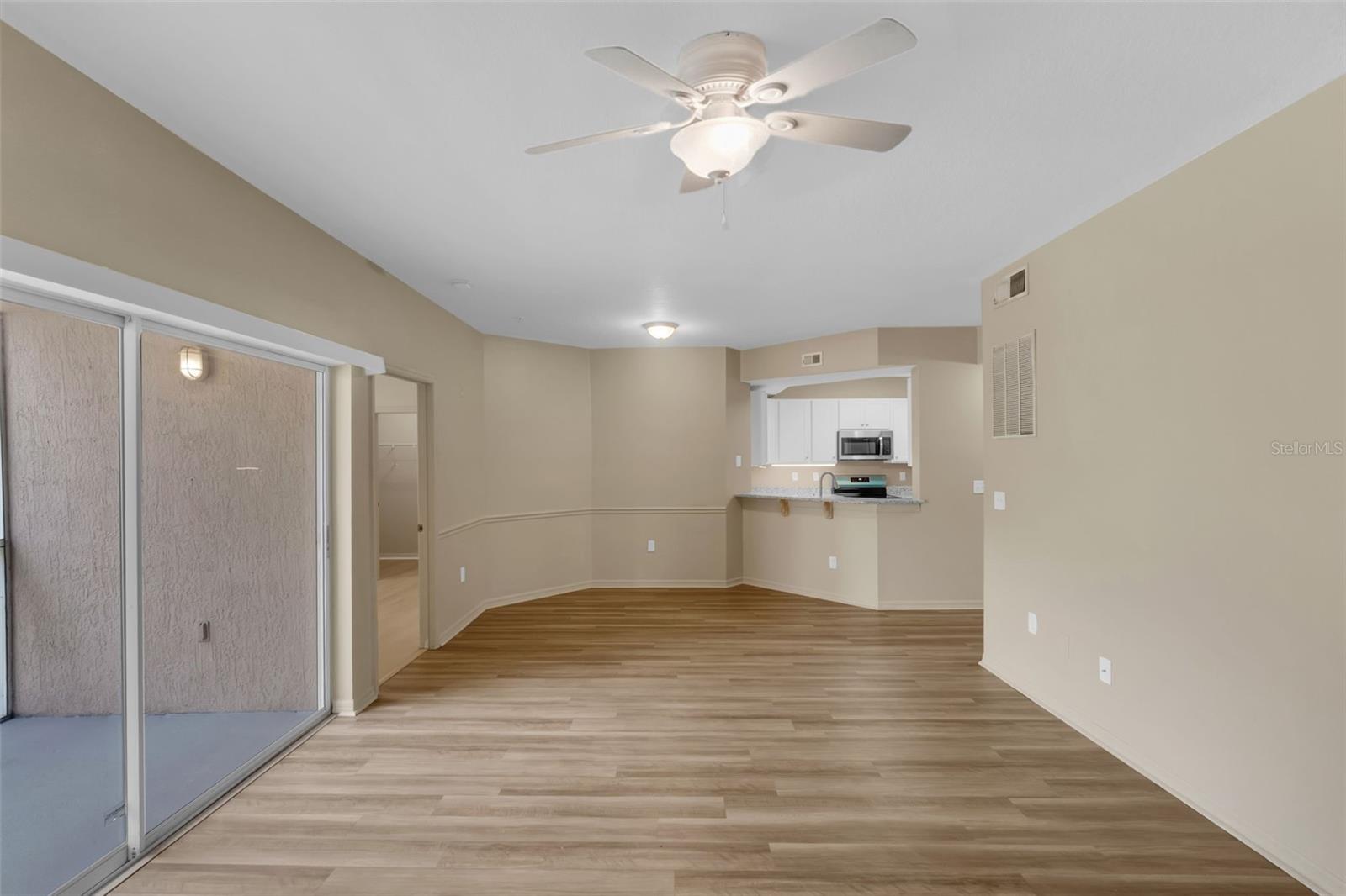 Image 8 of 53 For 5512 Metrowest Boulevard 201