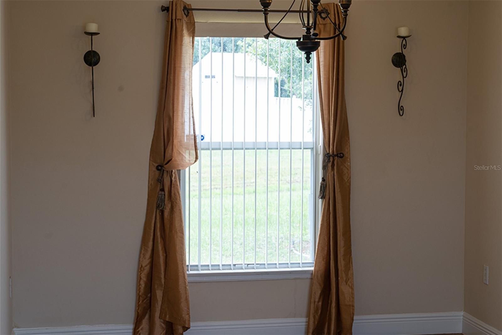 Image 14 of 60 For 1001 Dampierre Court