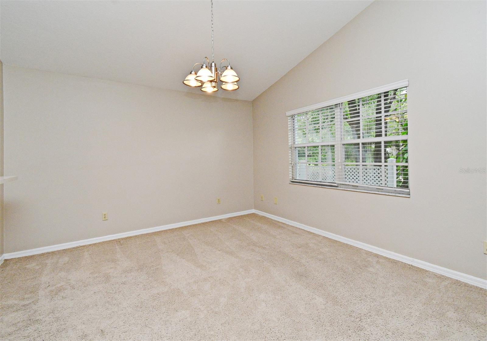 Image 12 of 34 For 33042 Lake Bend Circle