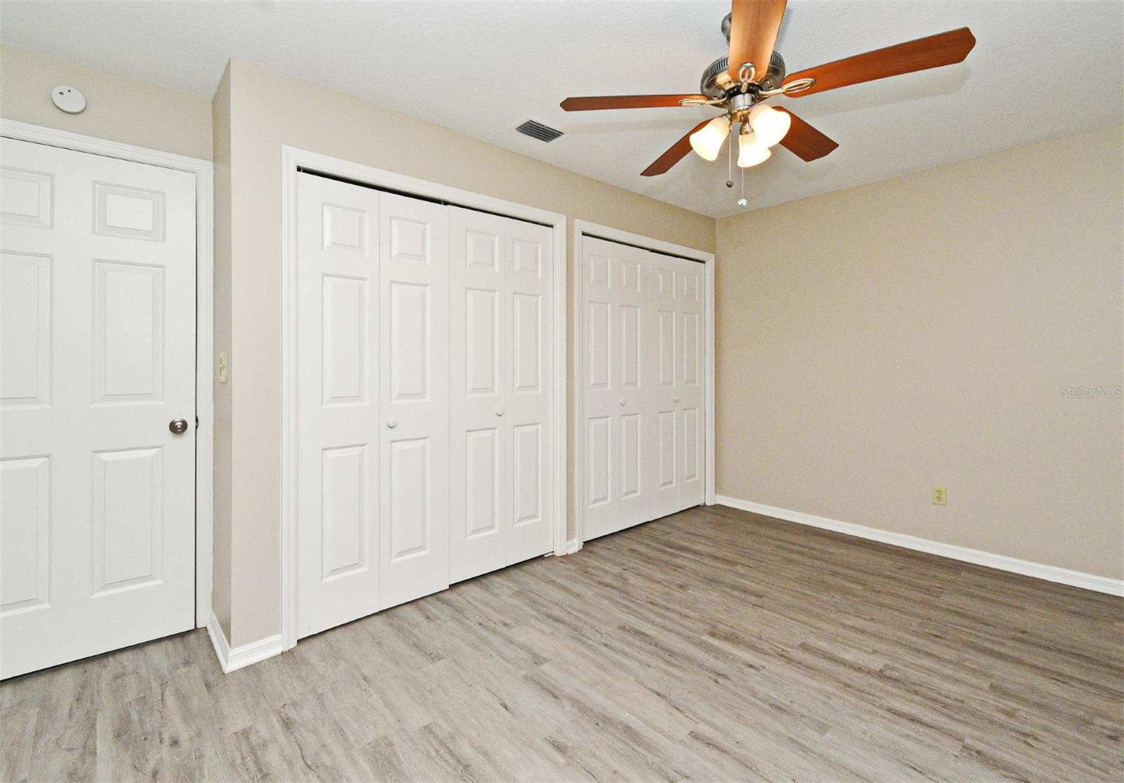Image 13 of 34 For 33042 Lake Bend Circle