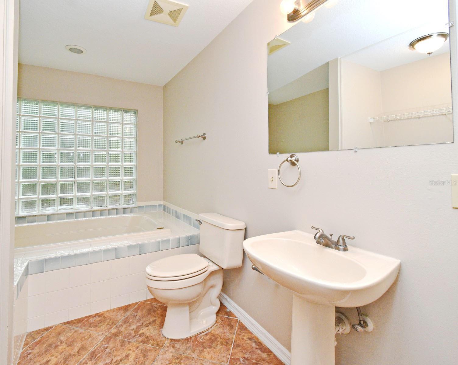 Image 14 of 34 For 33042 Lake Bend Circle