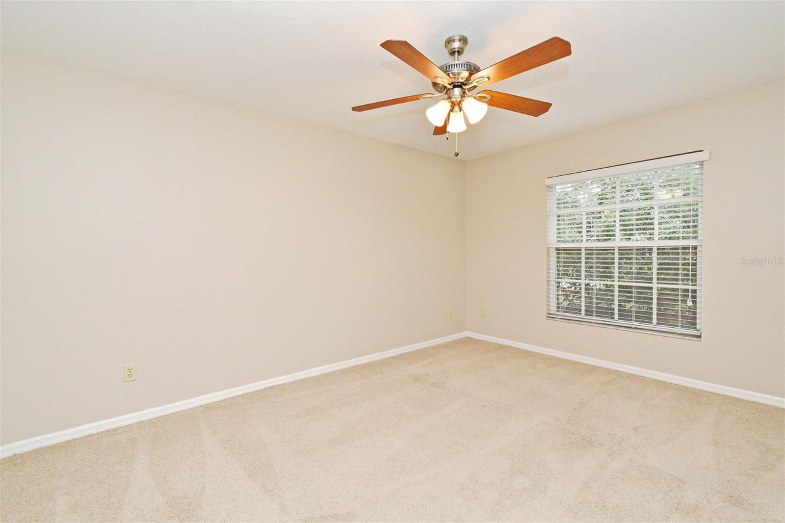 Image 18 of 34 For 33042 Lake Bend Circle