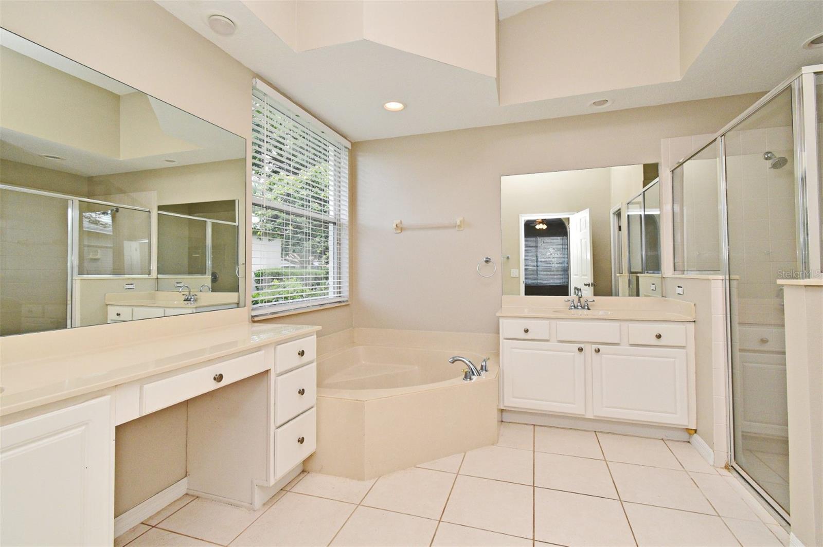 Image 4 of 34 For 33042 Lake Bend Circle