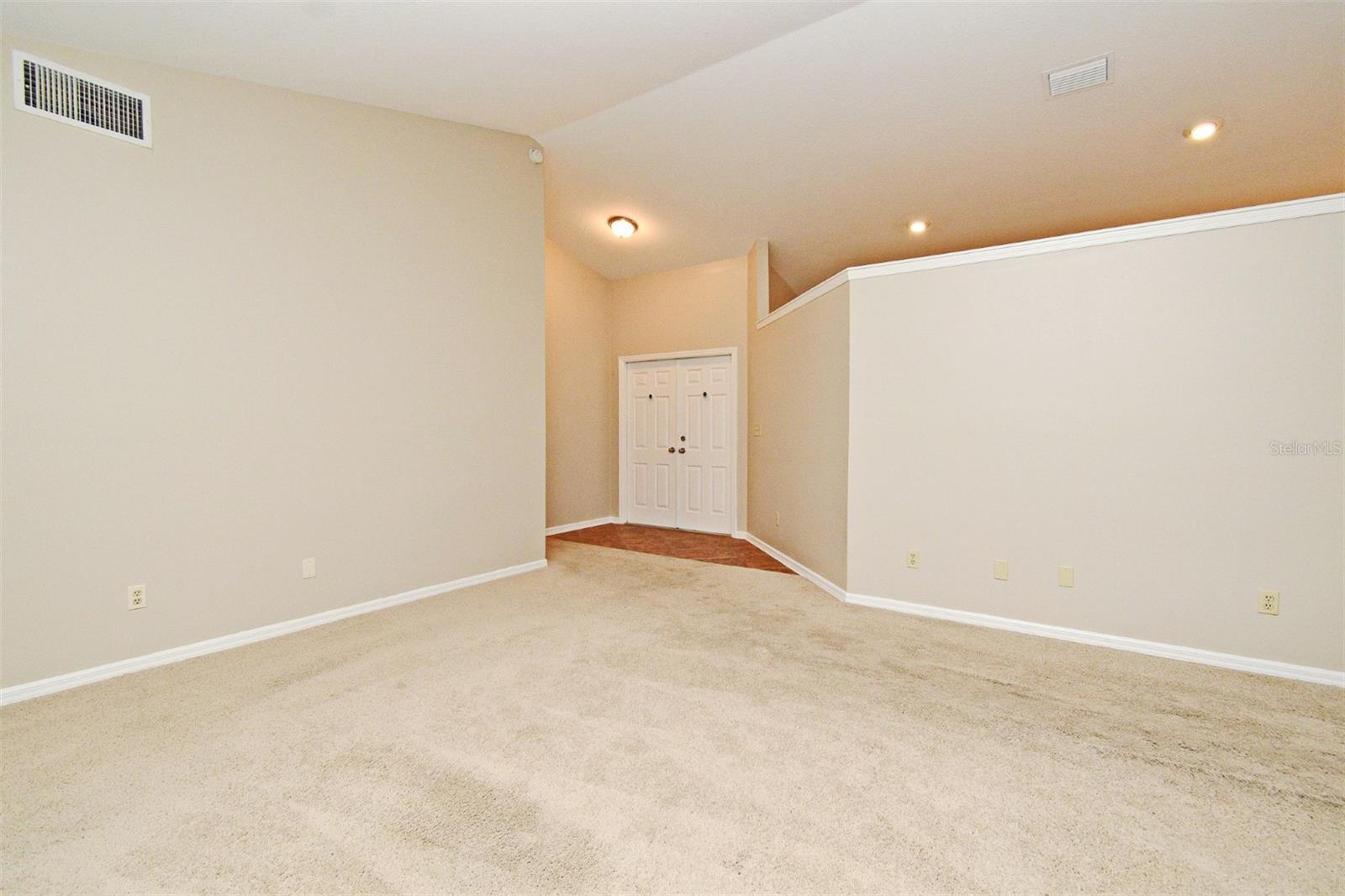 Image 8 of 34 For 33042 Lake Bend Circle