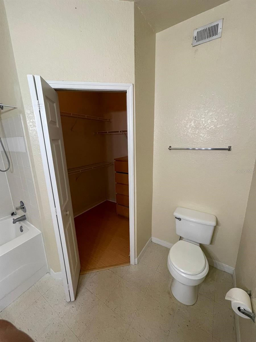 Image 10 of 16 For 6017 Westgate Drive 913