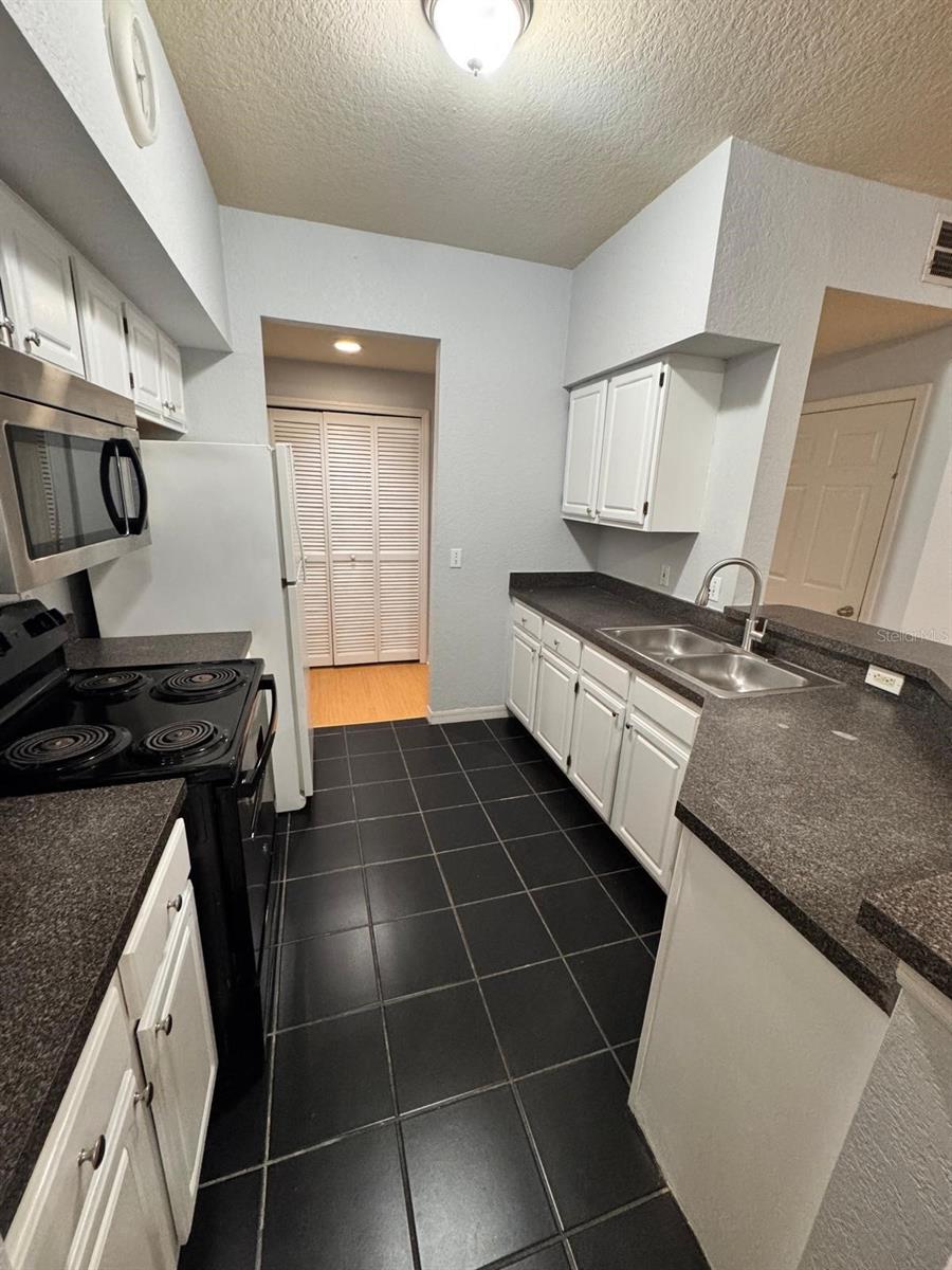 Image 15 of 16 For 6017 Westgate Drive 913