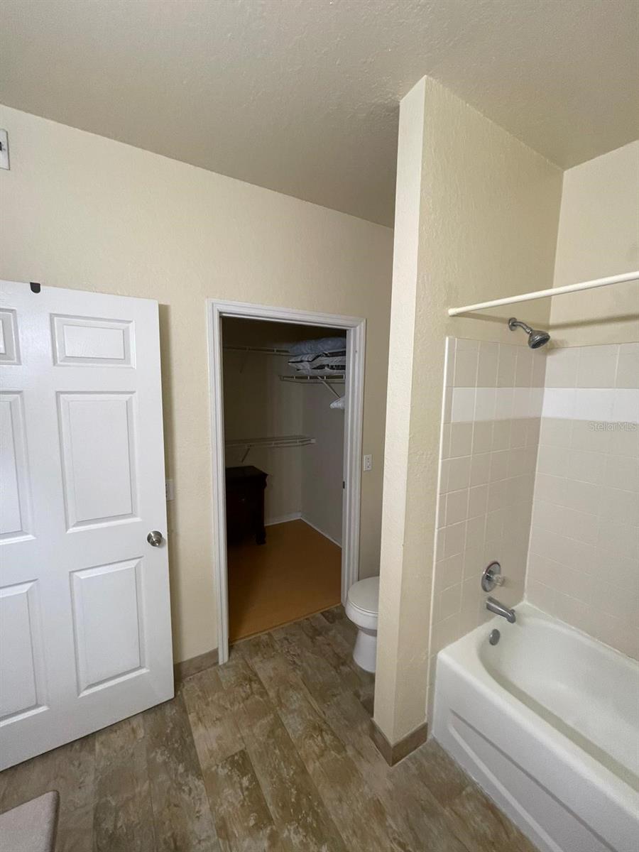Image 6 of 16 For 6017 Westgate Drive 913