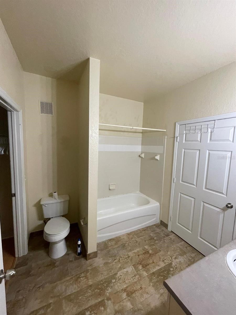 Image 7 of 16 For 6017 Westgate Drive 913