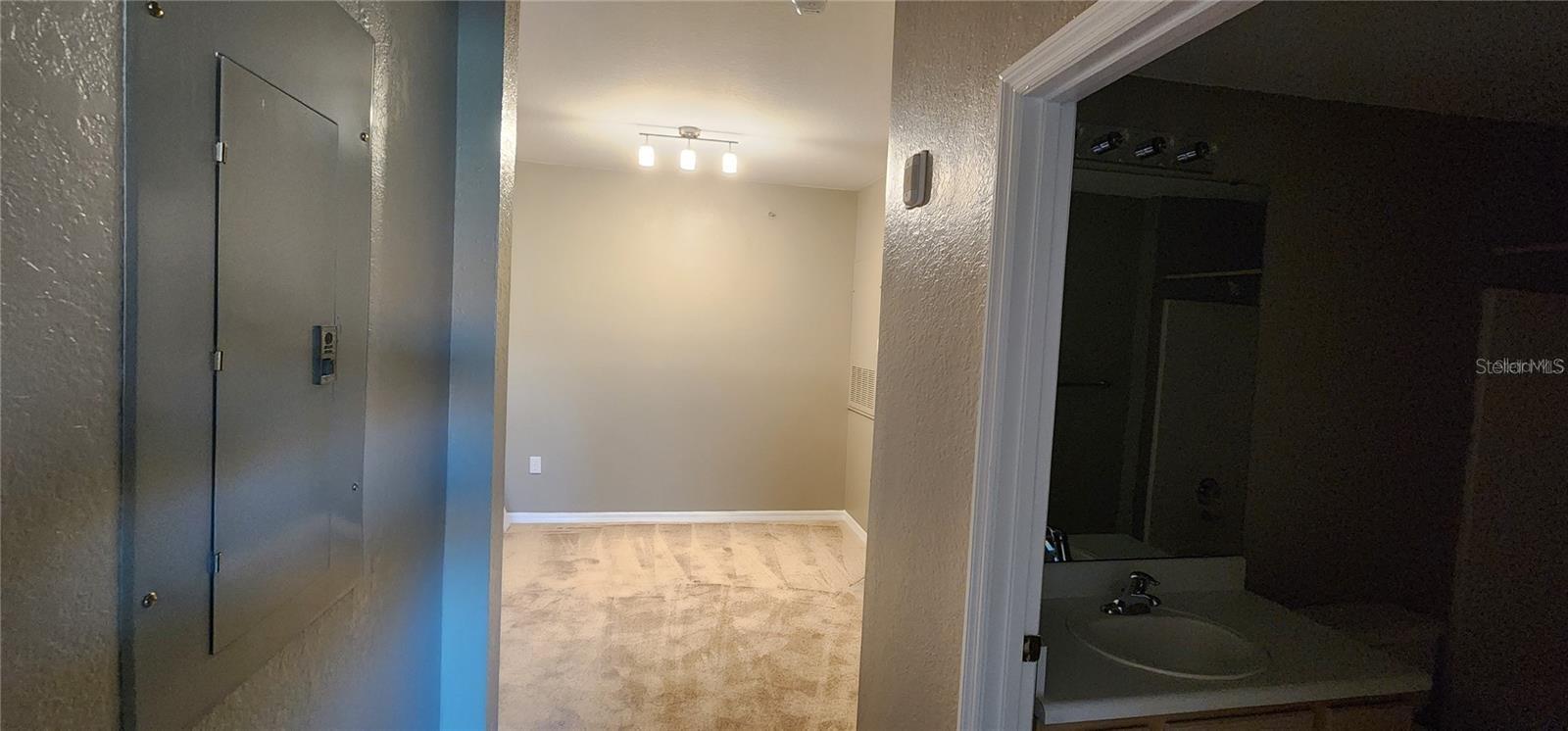 Image 6 of 15 For 5447 Vineland Road 1304