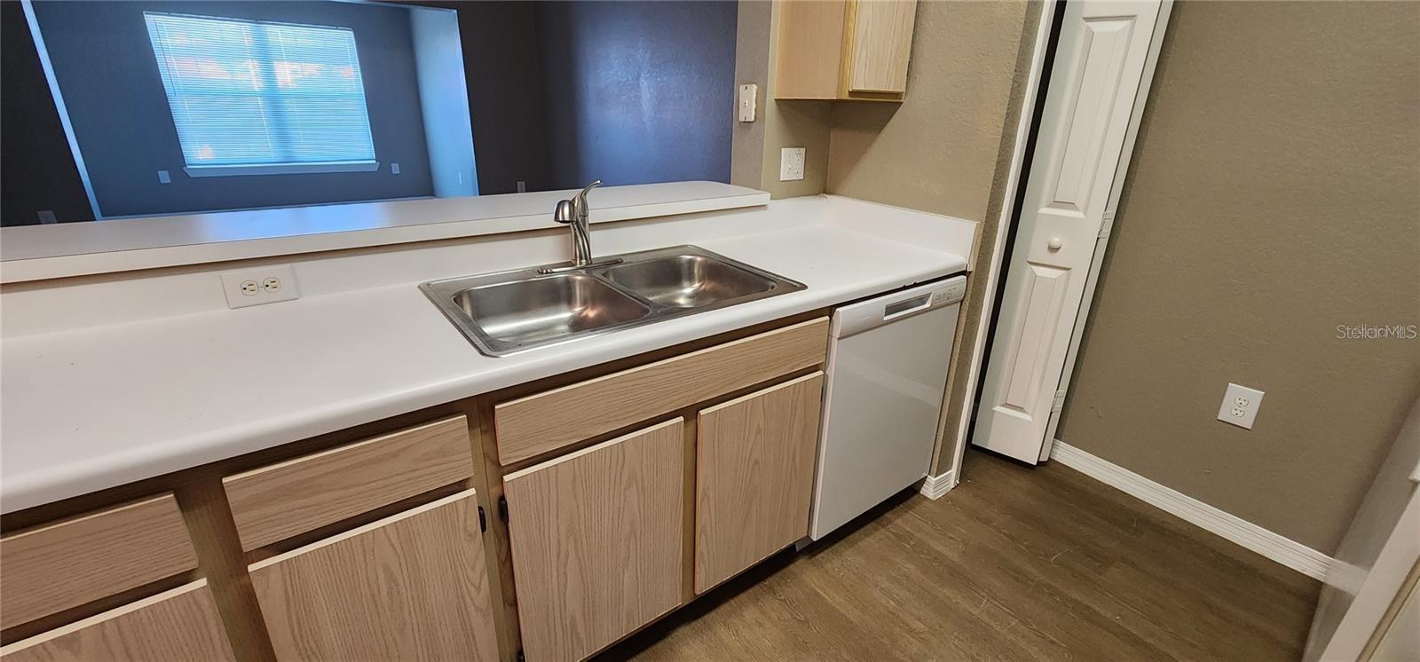 Image 9 of 15 For 5447 Vineland Road 1304