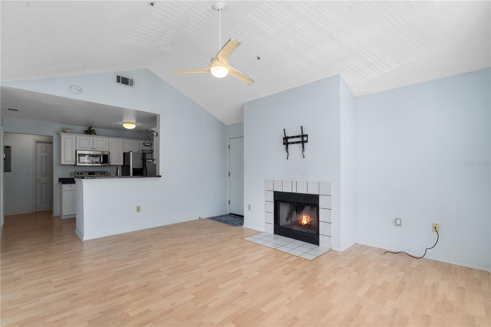 Image 10 of 40 For 685 Youngstown Parkway 300