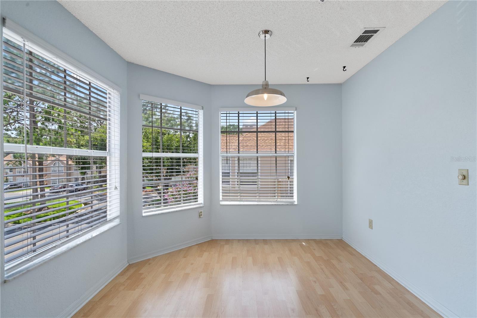 Image 11 of 40 For 685 Youngstown Parkway 300