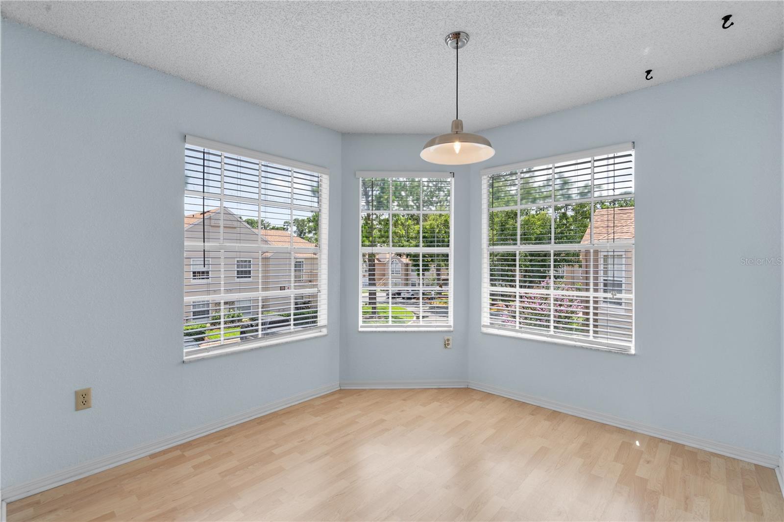 Image 12 of 40 For 685 Youngstown Parkway 300