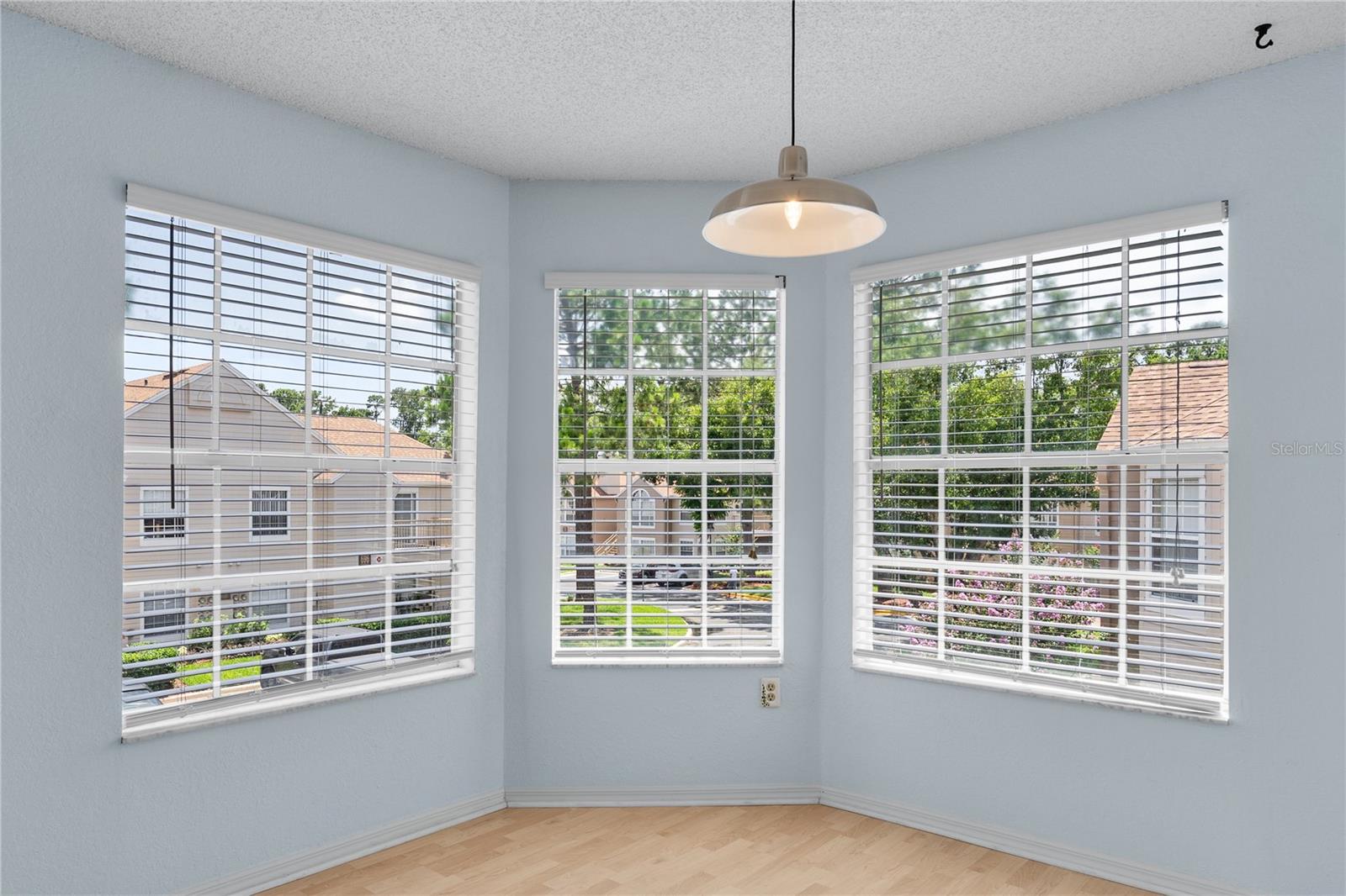 Image 13 of 40 For 685 Youngstown Parkway 300