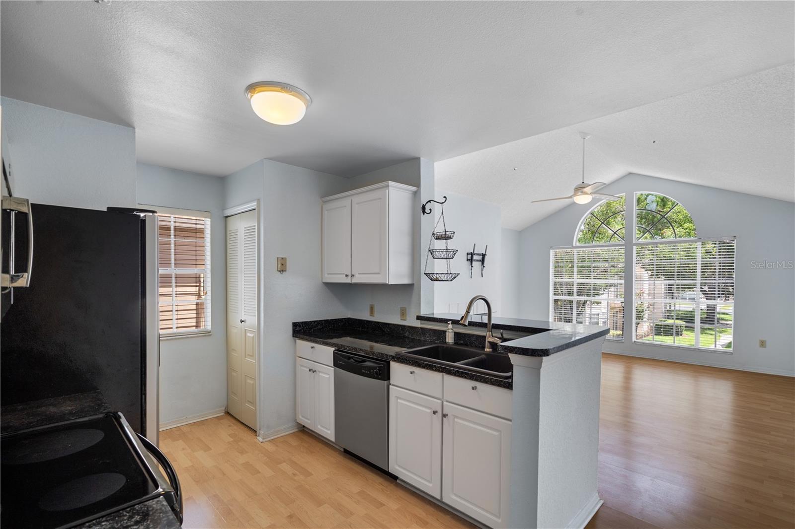 Image 14 of 40 For 685 Youngstown Parkway 300
