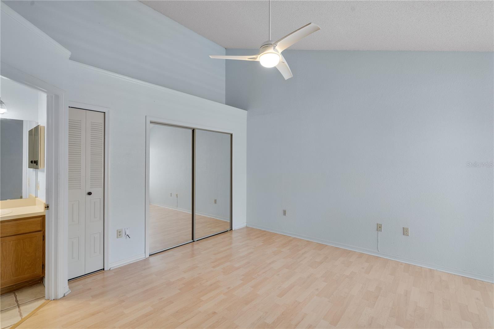 Image 18 of 40 For 685 Youngstown Parkway 300
