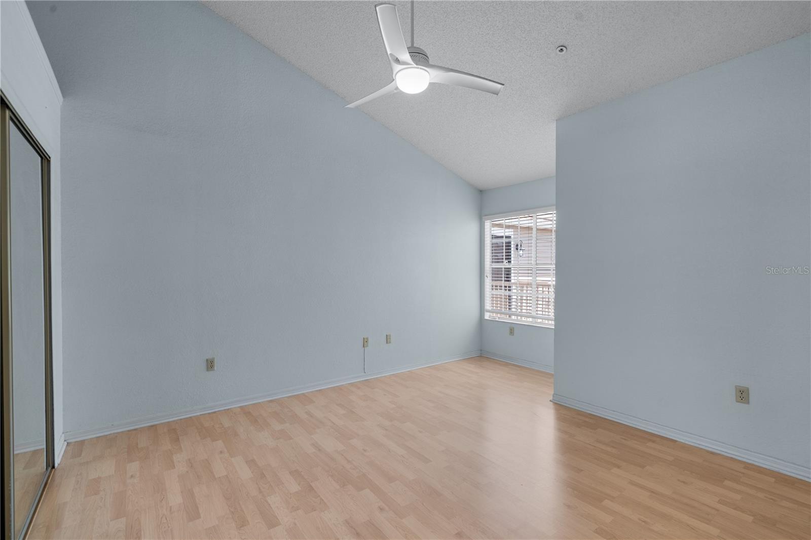 Image 19 of 40 For 685 Youngstown Parkway 300