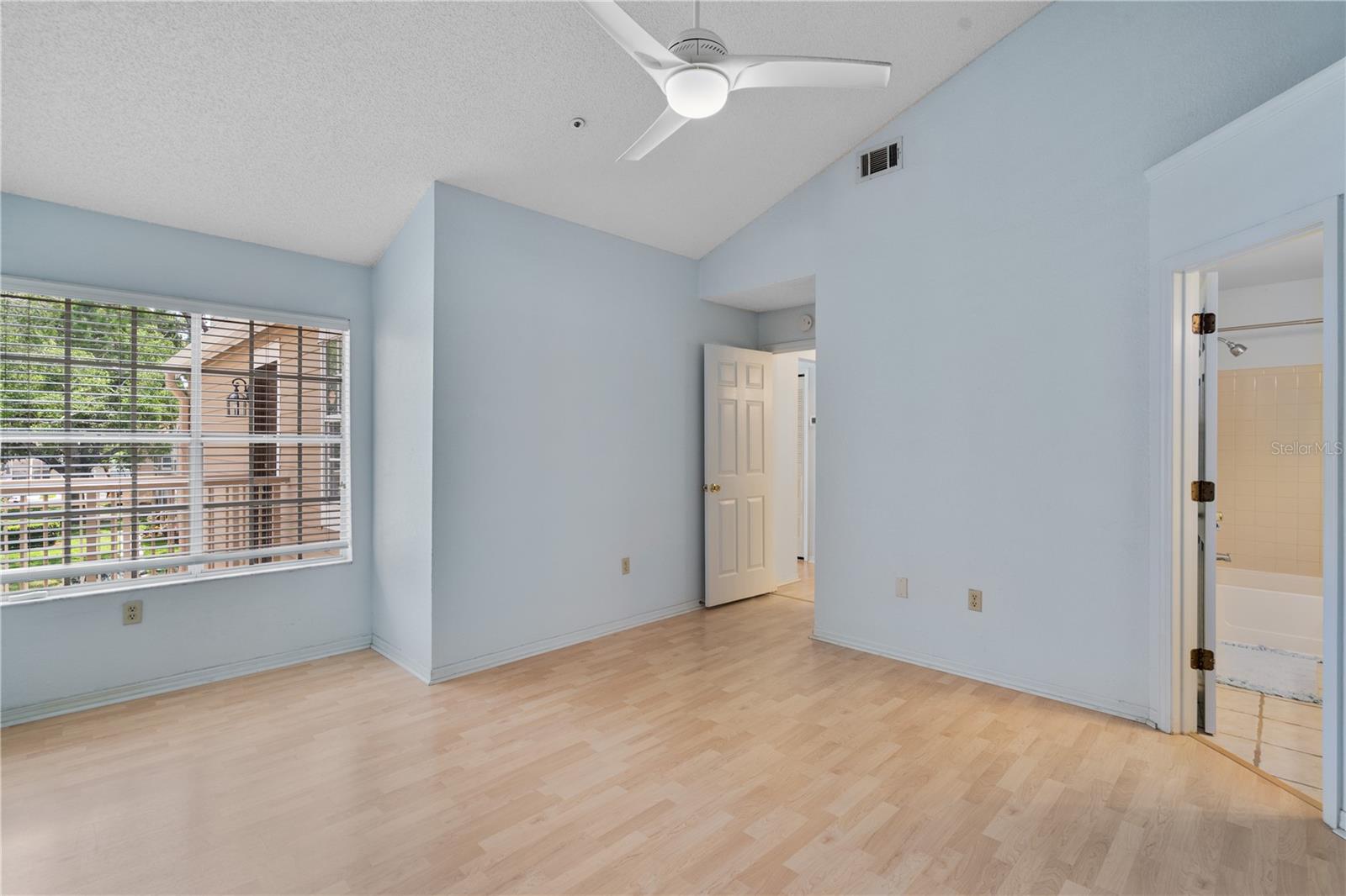 Image 20 of 40 For 685 Youngstown Parkway 300