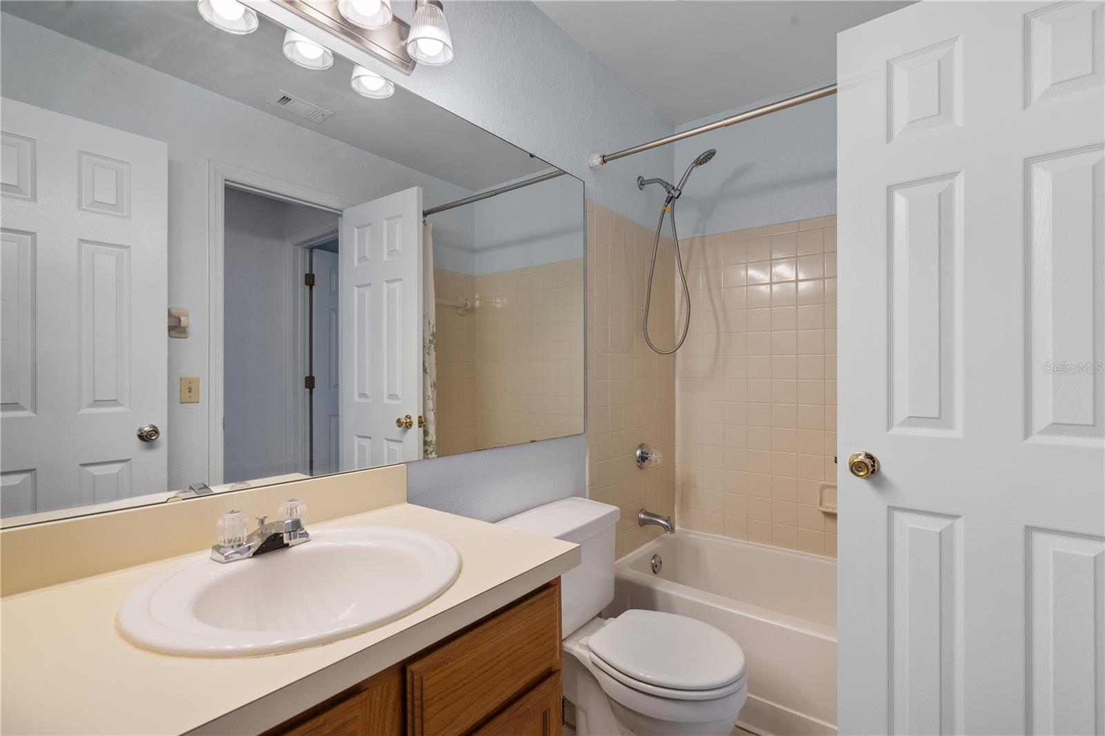 Image 23 of 40 For 685 Youngstown Parkway 300