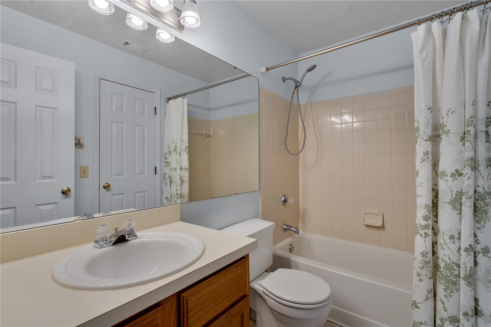 Image 24 of 40 For 685 Youngstown Parkway 300