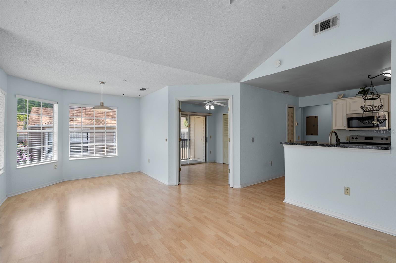 Image 3 of 40 For 685 Youngstown Parkway 300