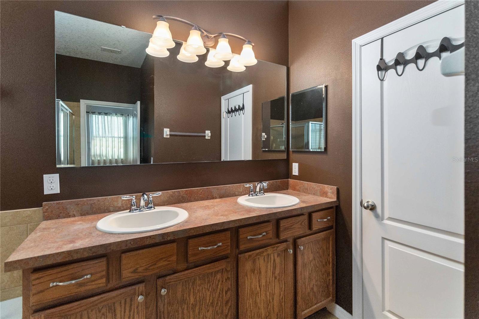 Image 20 of 43 For 3637 Foxchase Drive