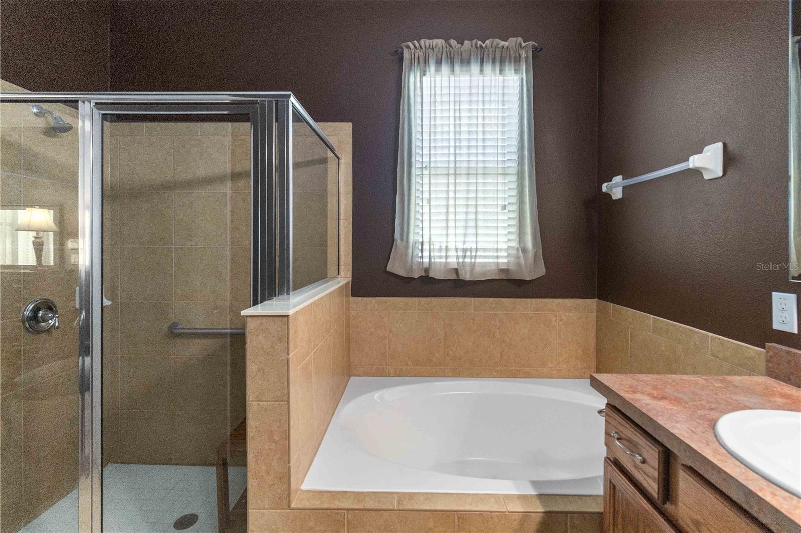 Image 21 of 43 For 3637 Foxchase Drive