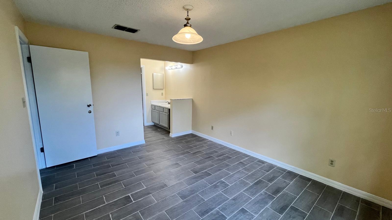 Image 11 of 16 For 5317 Hyde Park Avenue