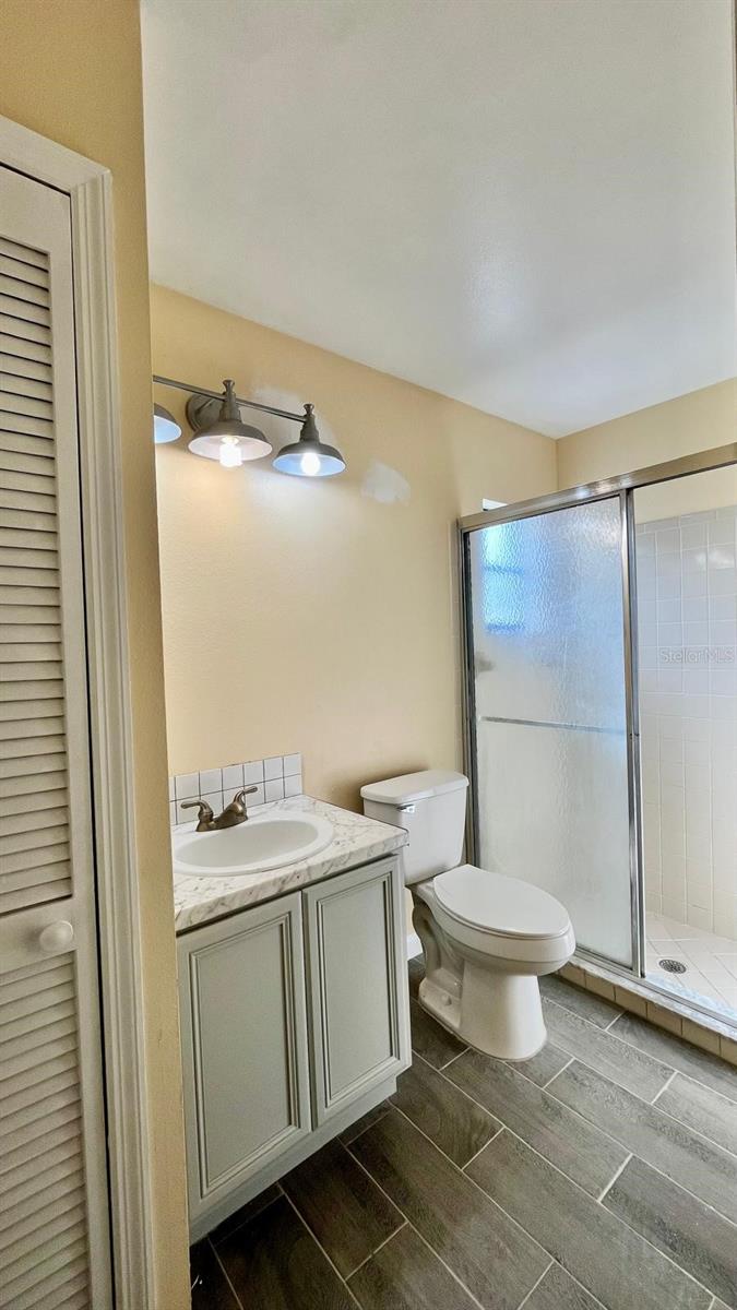 Image 6 of 16 For 5317 Hyde Park Avenue