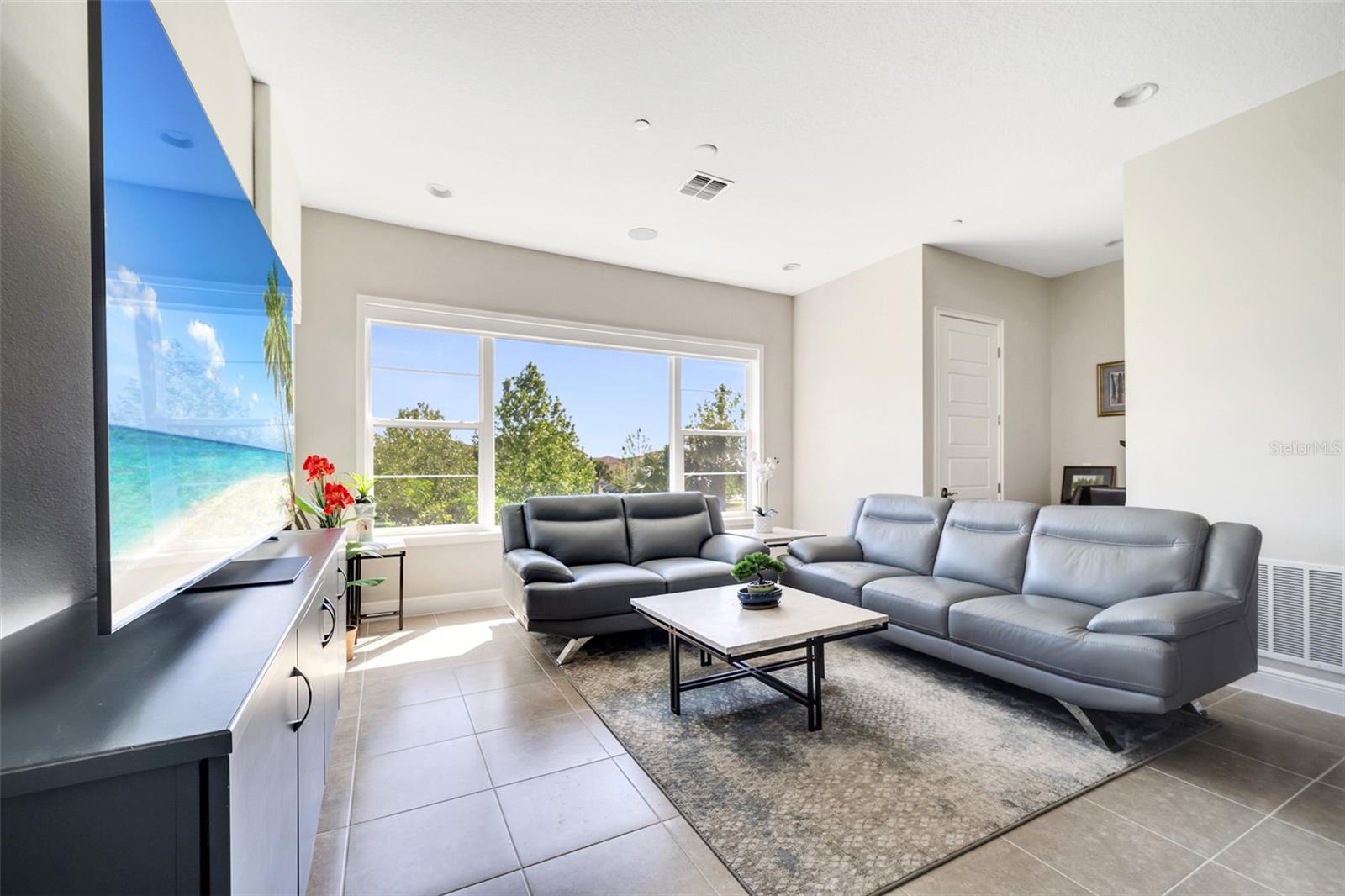Image 10 of 37 For 9533 Mere Parkway