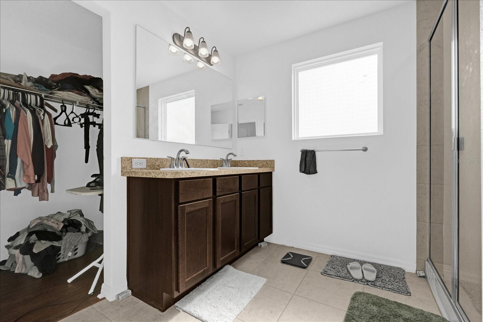 Image 14 of 27 For 4432 Desert Rose Avenue