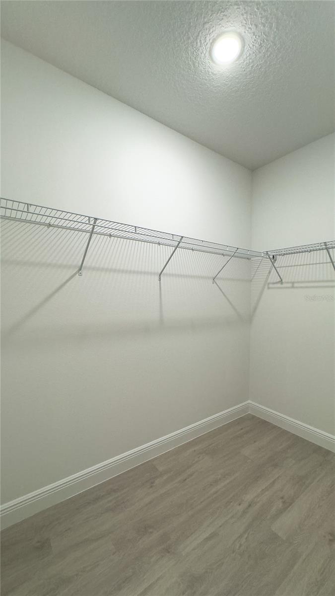 Listing photo id 15 for 2498 Magenta Drive