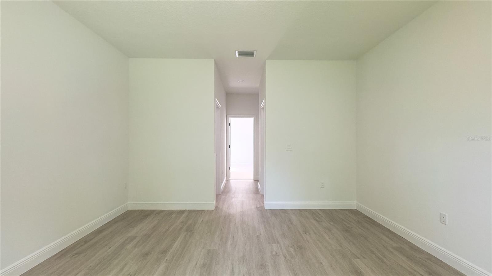 Listing photo id 20 for 2498 Magenta Drive