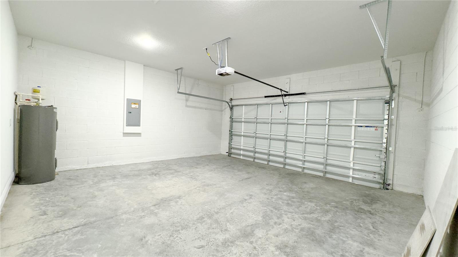 Listing photo id 22 for 2498 Magenta Drive