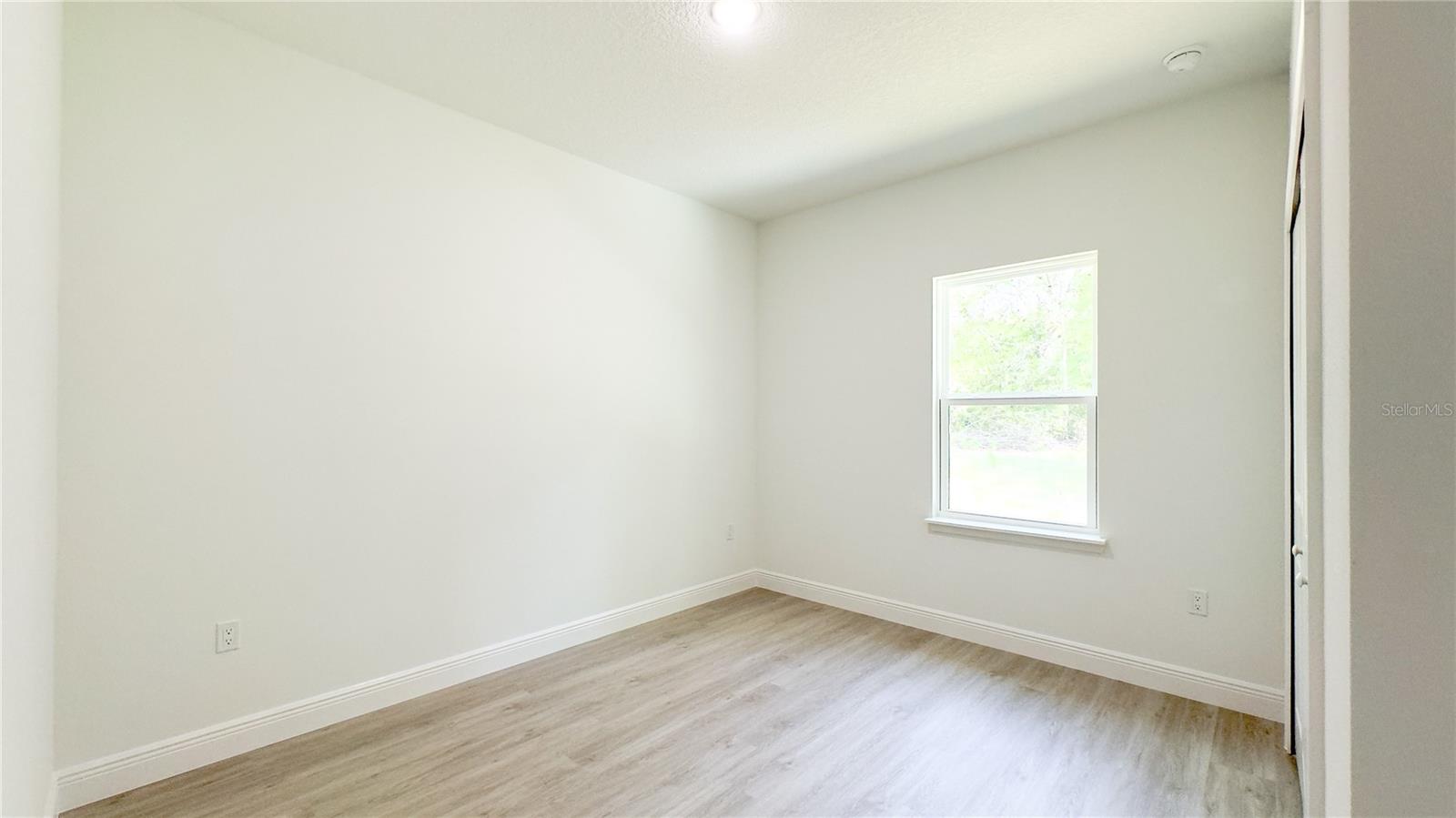 Listing photo id 24 for 2498 Magenta Drive