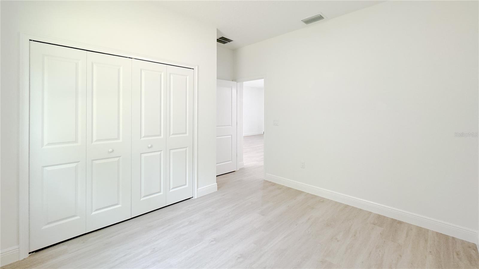 Listing photo id 27 for 2498 Magenta Drive