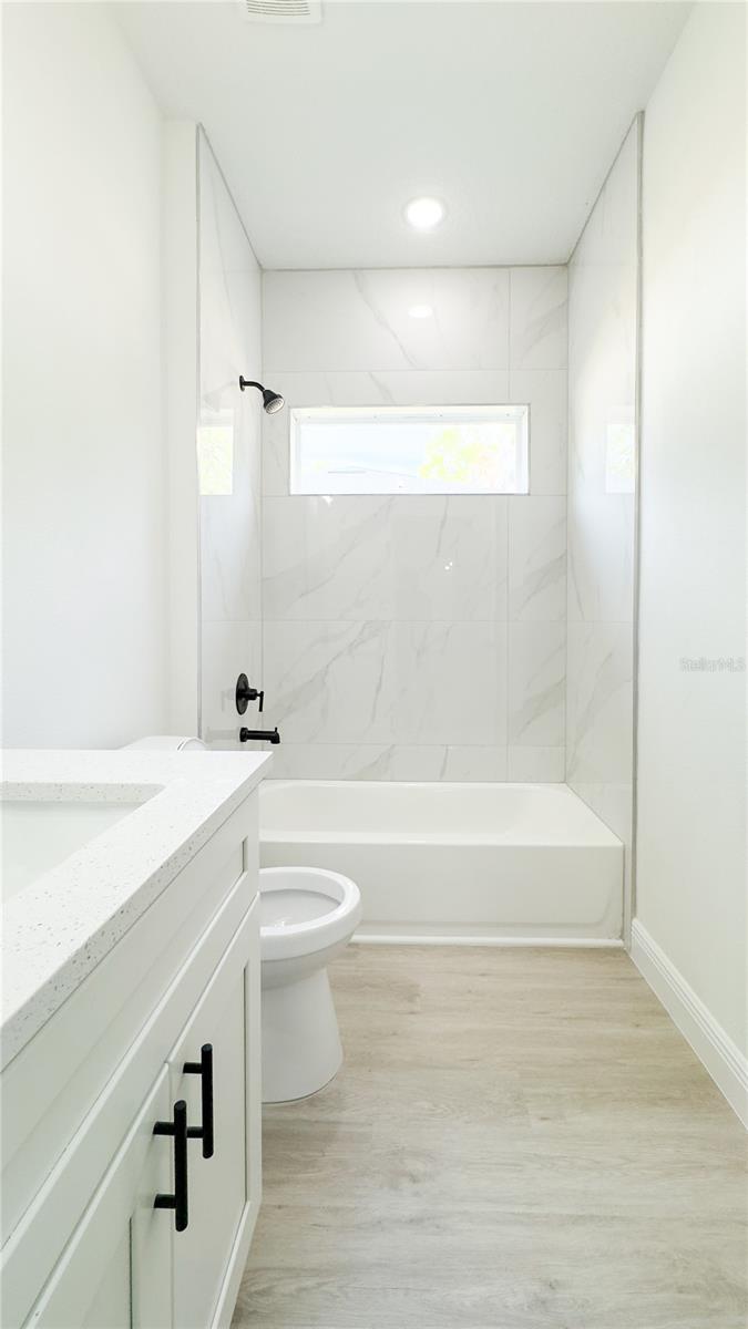 Listing photo id 30 for 2498 Magenta Drive