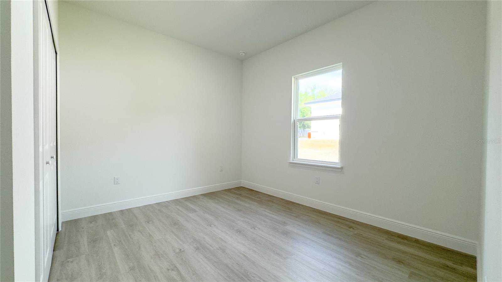 Listing photo id 31 for 2498 Magenta Drive