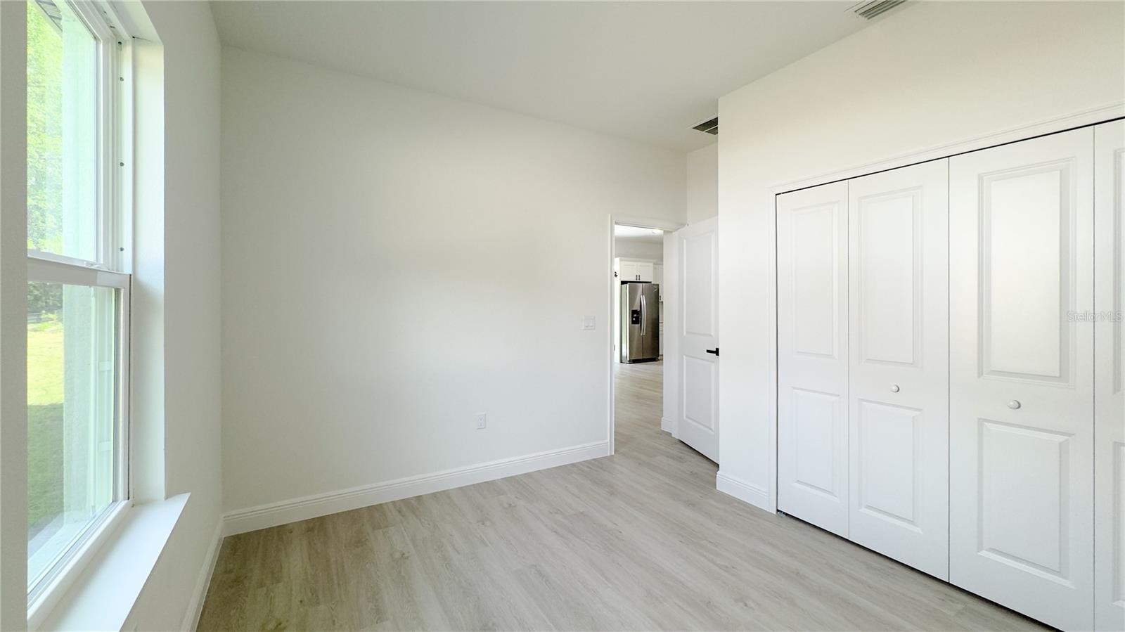 Listing photo id 32 for 2498 Magenta Drive