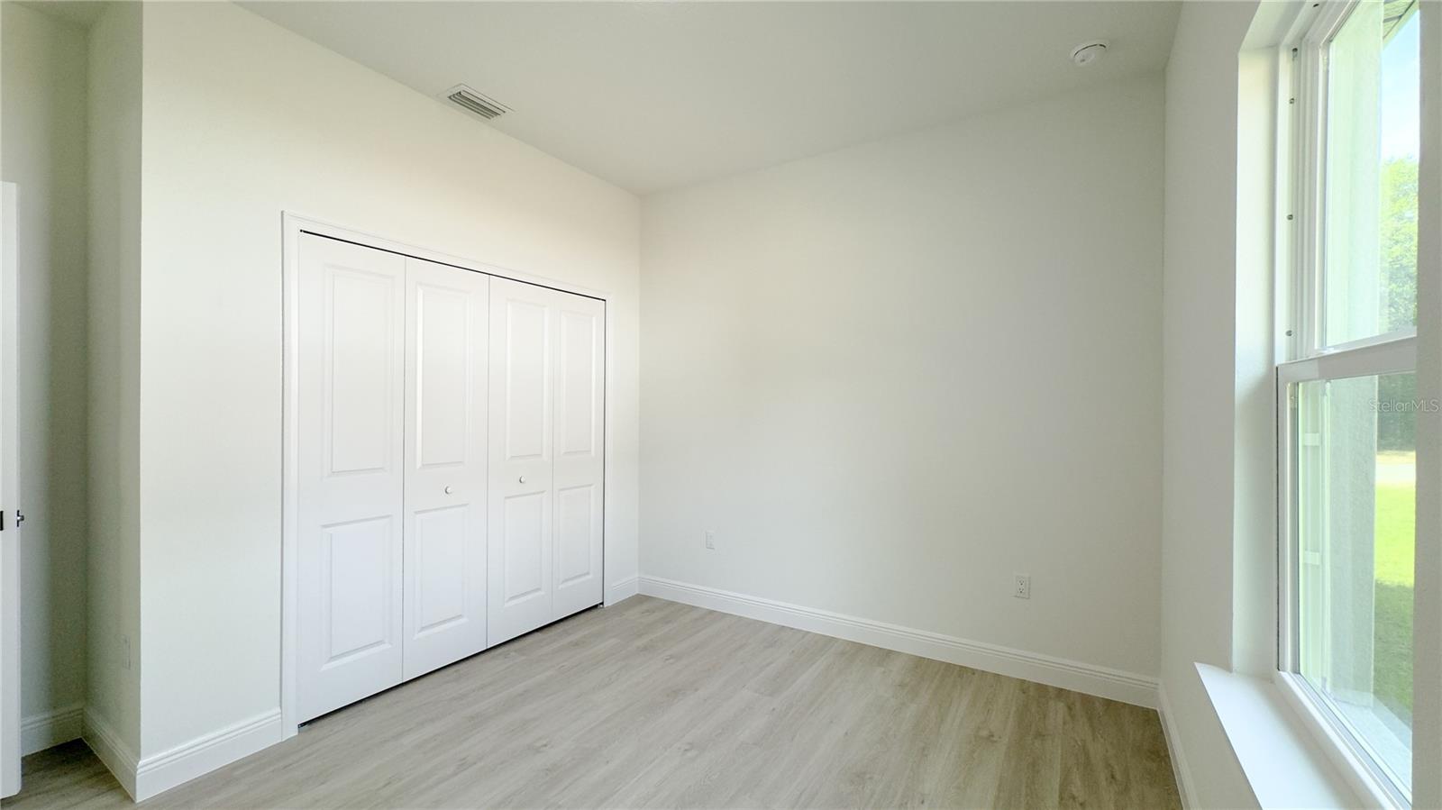Listing photo id 33 for 2498 Magenta Drive
