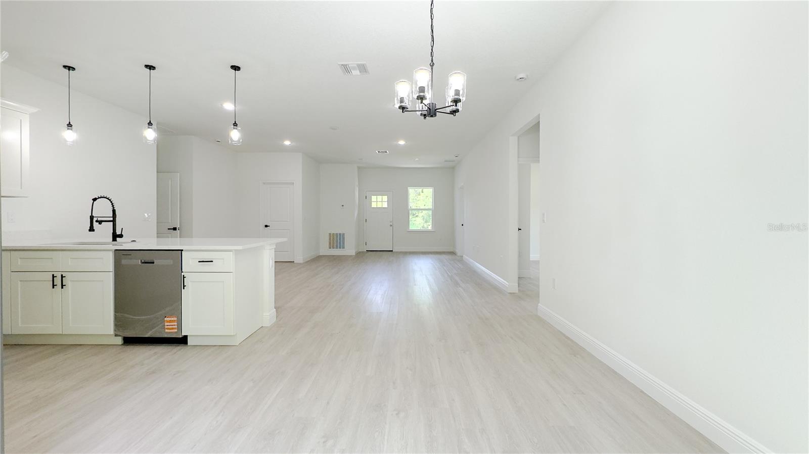 Listing photo id 38 for 2498 Magenta Drive