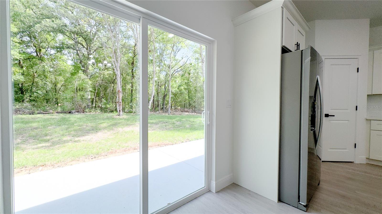 Listing photo id 39 for 2498 Magenta Drive