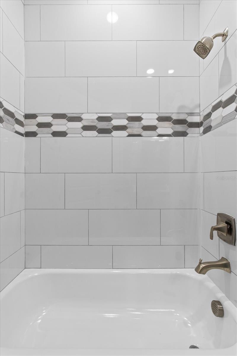 Image 10 of 53 For 27 Sycamore Court W