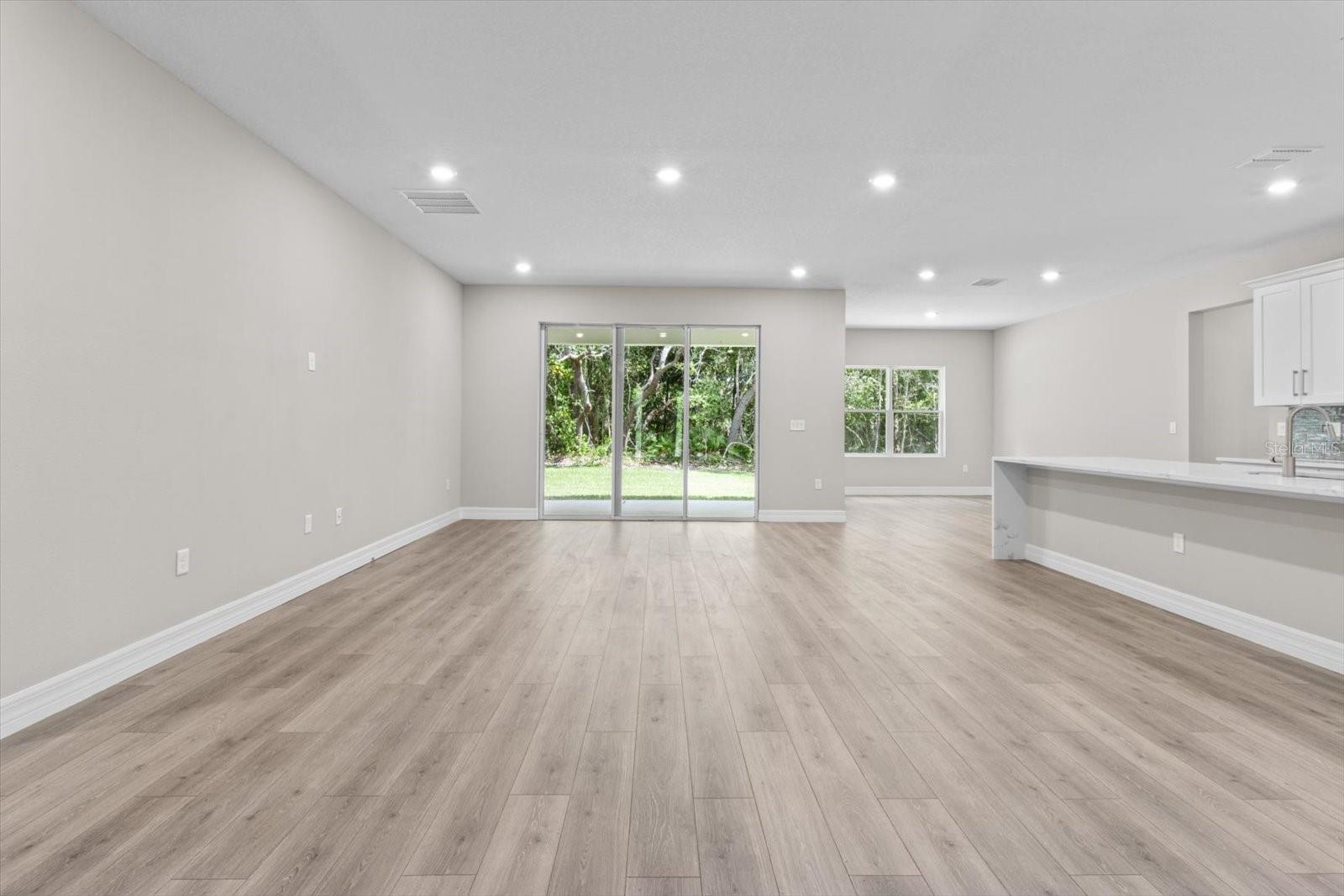Image 11 of 53 For 27 Sycamore Court W