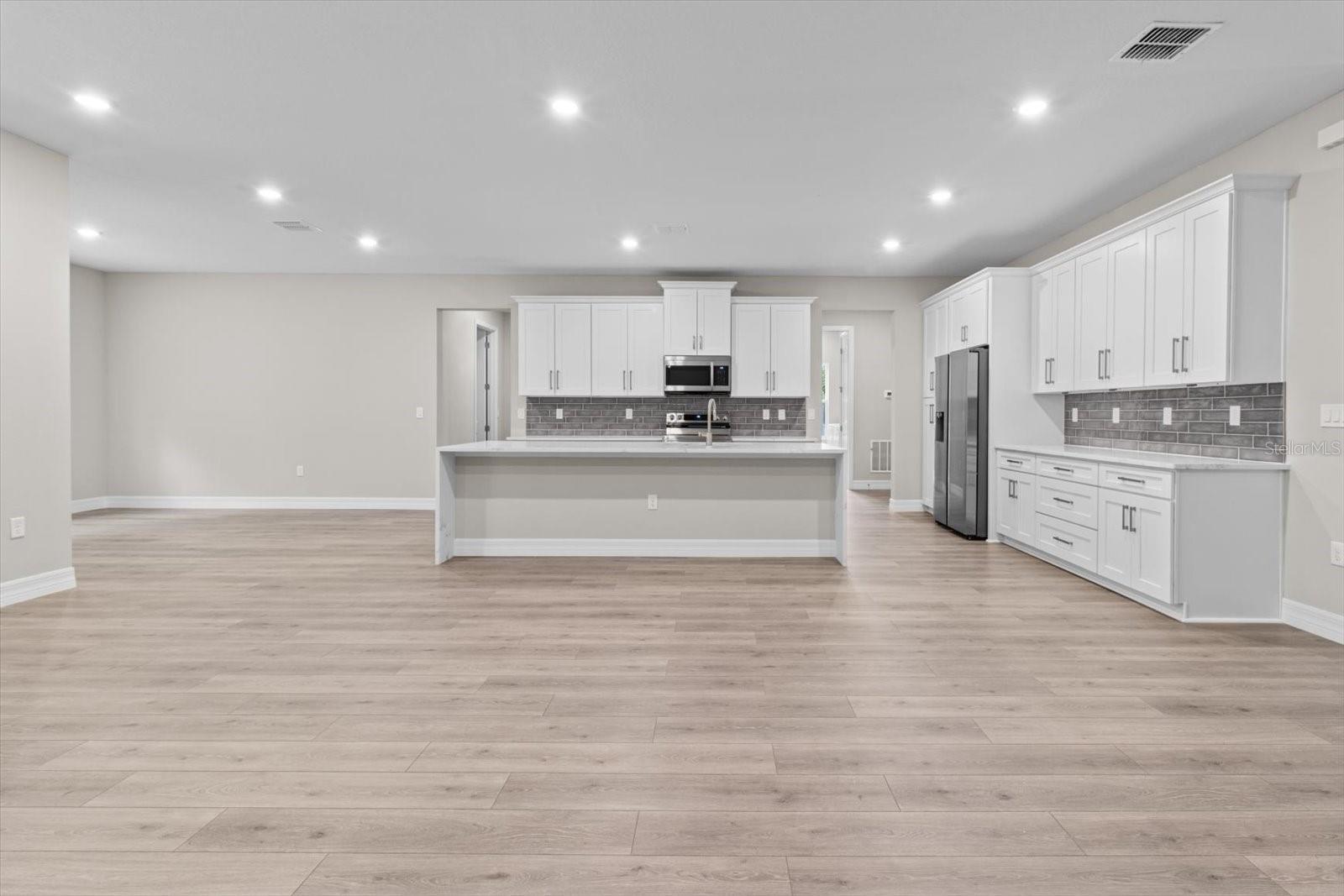 Image 14 of 53 For 27 Sycamore Court W