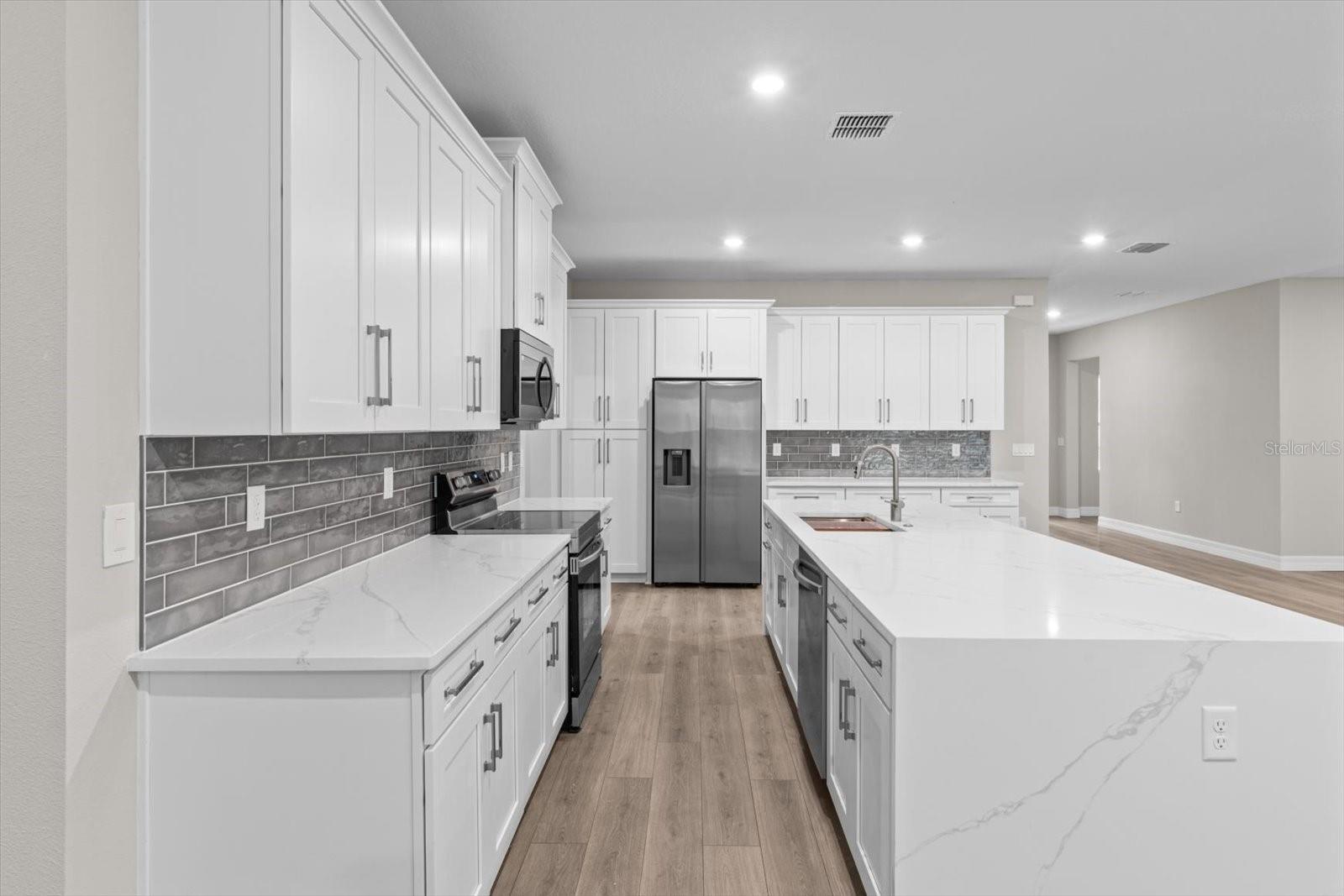 Image 16 of 53 For 27 Sycamore Court W